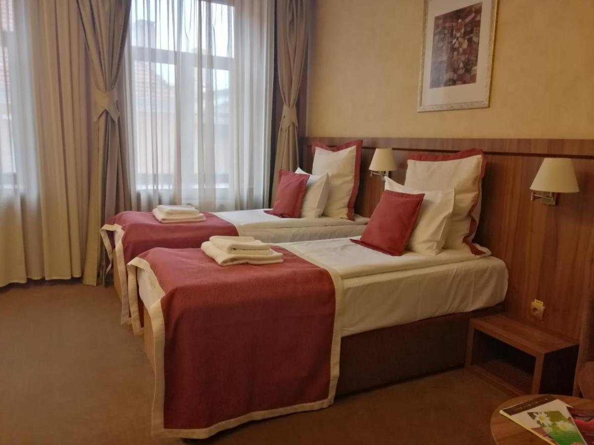 Hotel Gott Braşov Buitenkant foto