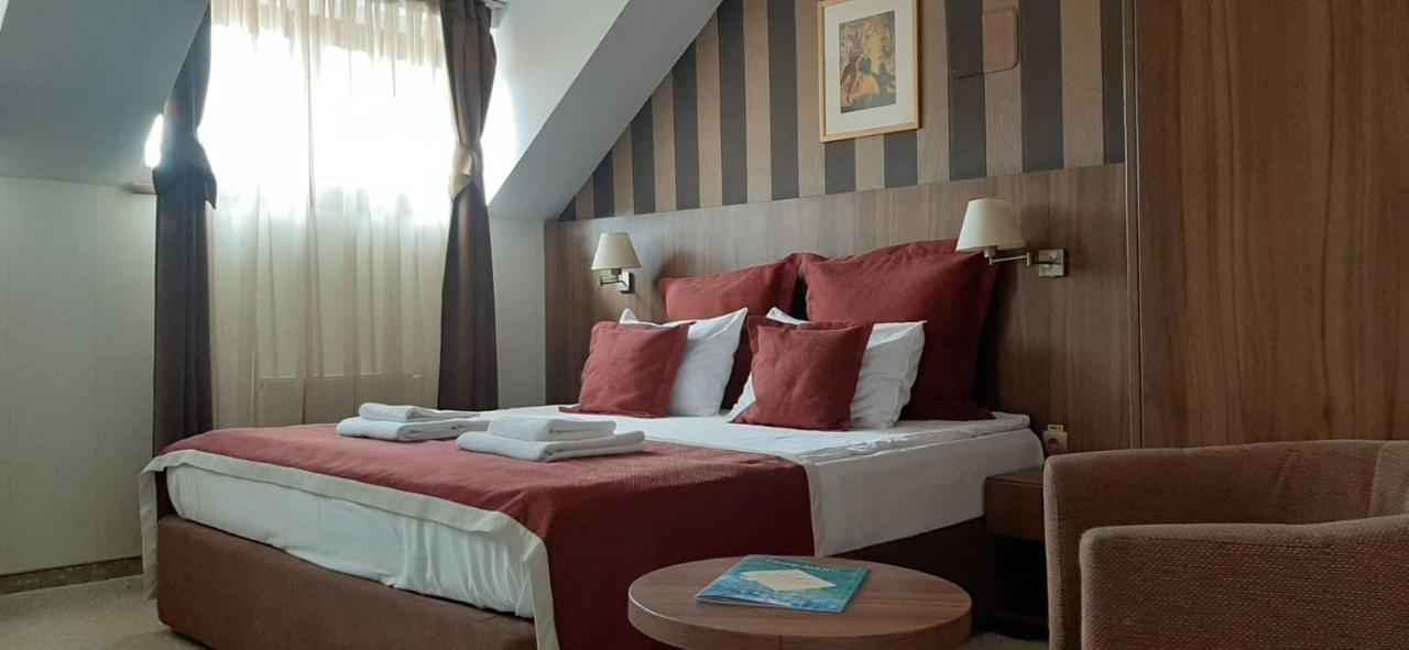 Hotel Gott Braşov Buitenkant foto