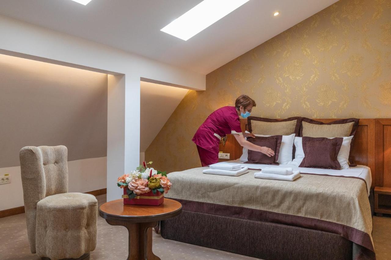 Hotel Gott Braşov Buitenkant foto