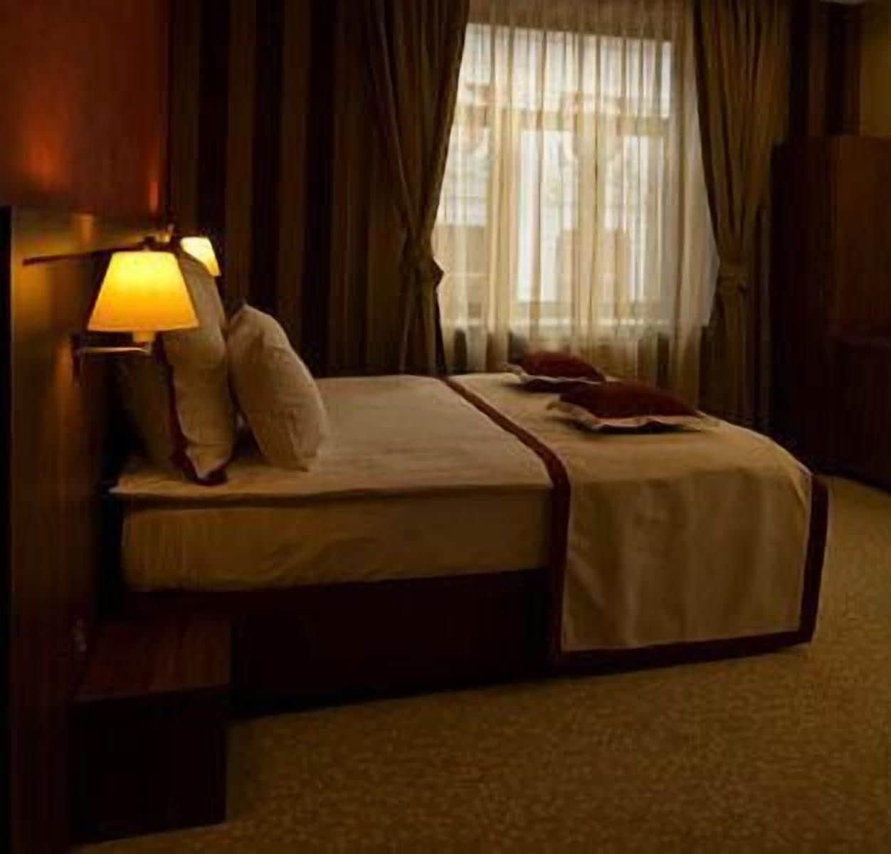 Hotel Gott Braşov Buitenkant foto
