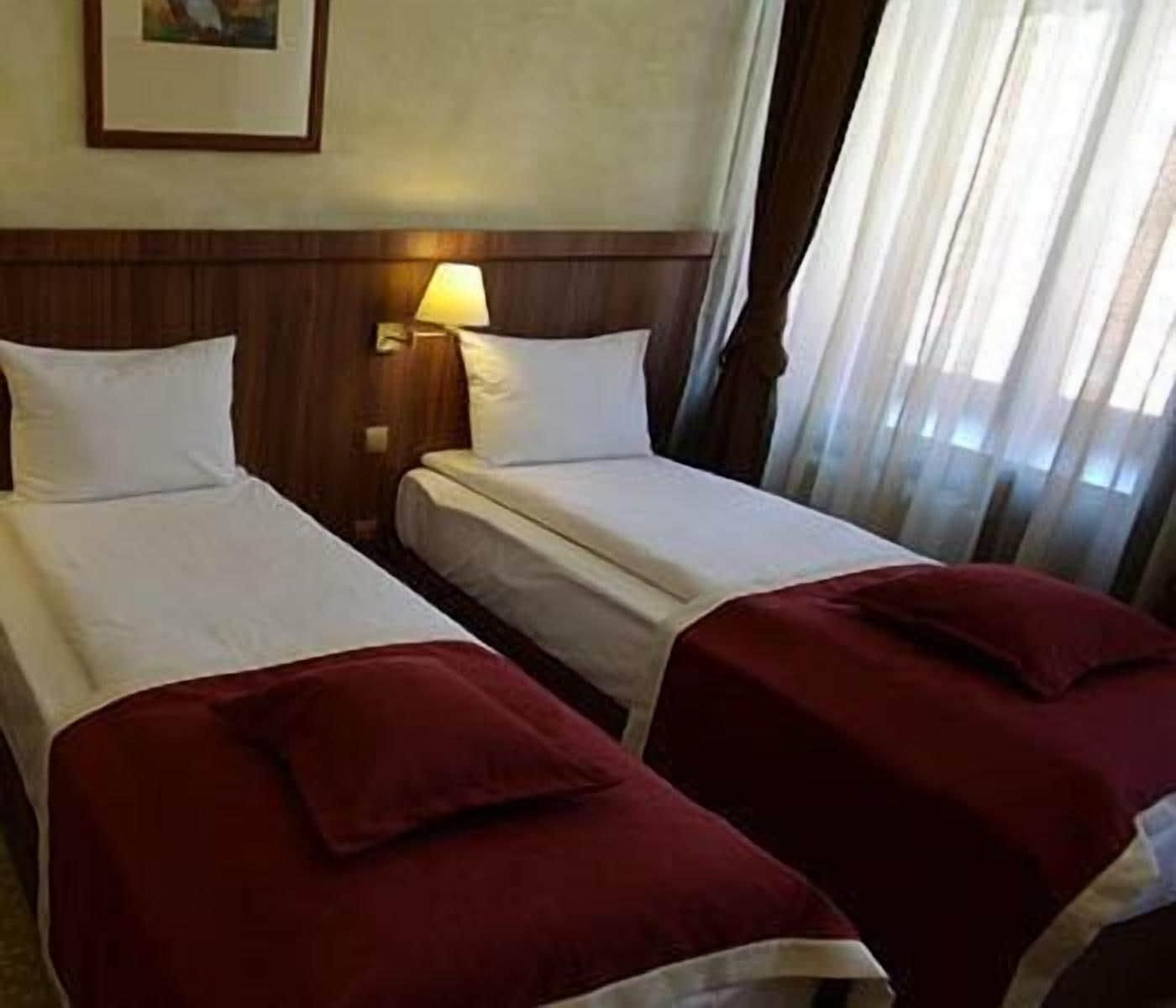 Hotel Gott Braşov Buitenkant foto