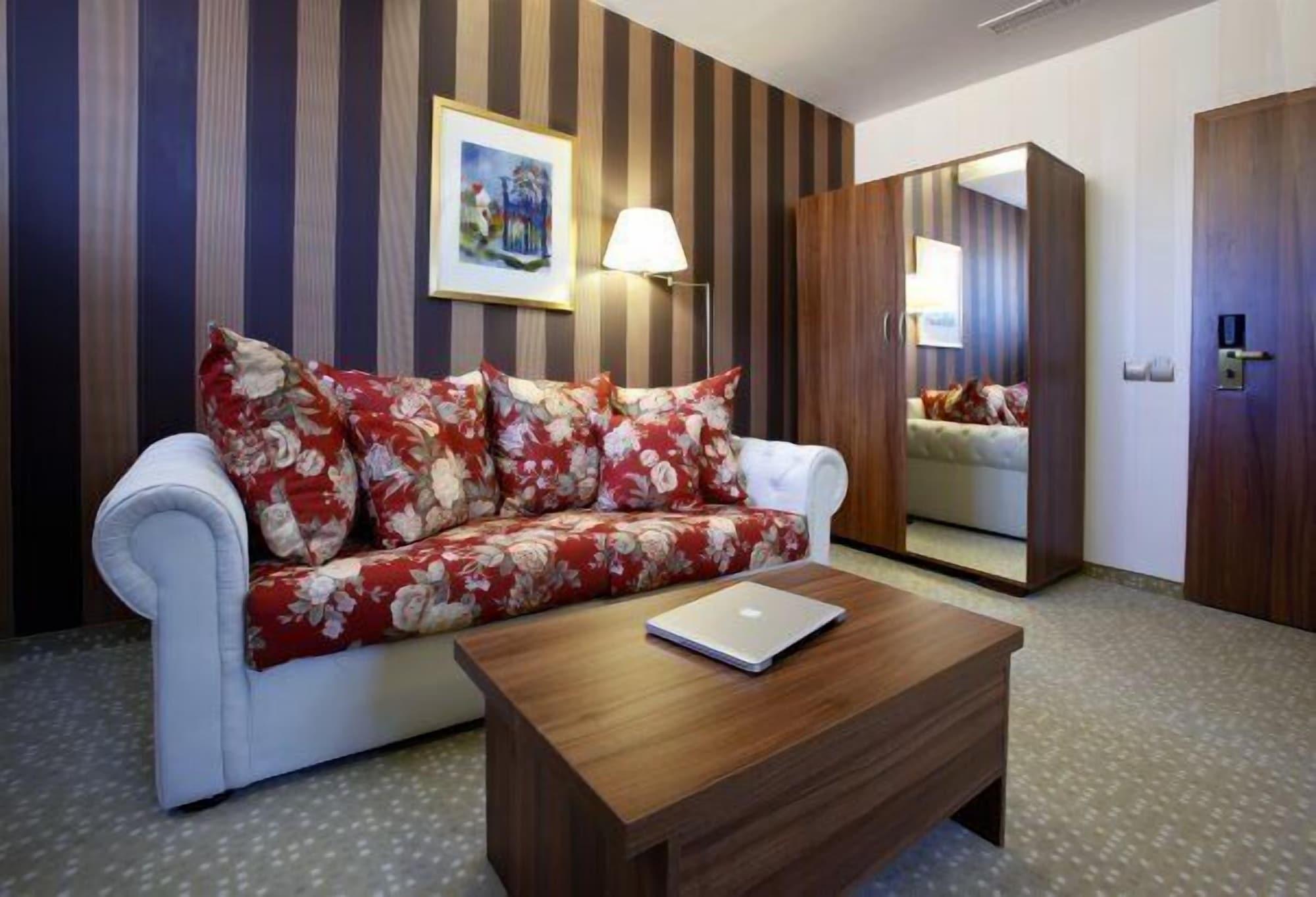 Hotel Gott Braşov Buitenkant foto